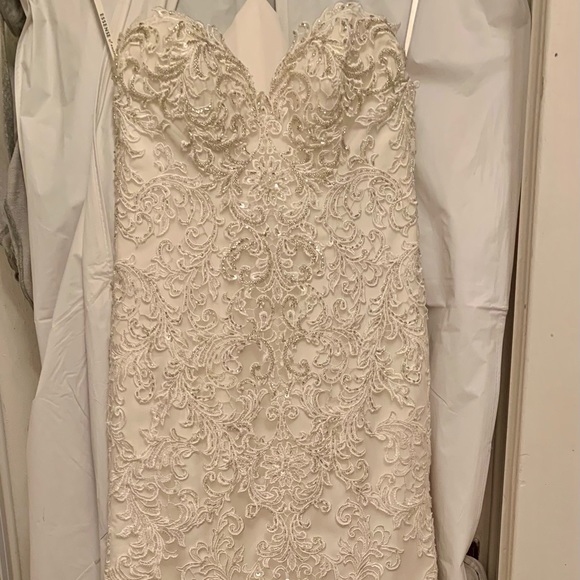 Essenes of Australia wedding dress. Excellent condition. Size 8 in bridal. - Picture 2 of 3